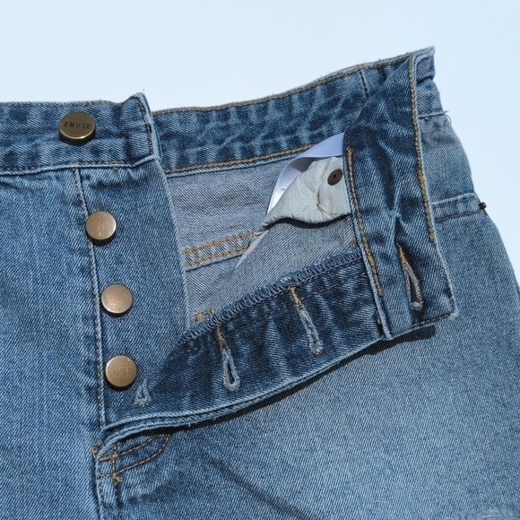 Amuse Society Medium Wash High Waisted Cheeky Raw Hem Button Fly Jean Shorts 26 - Picture 3 of 12